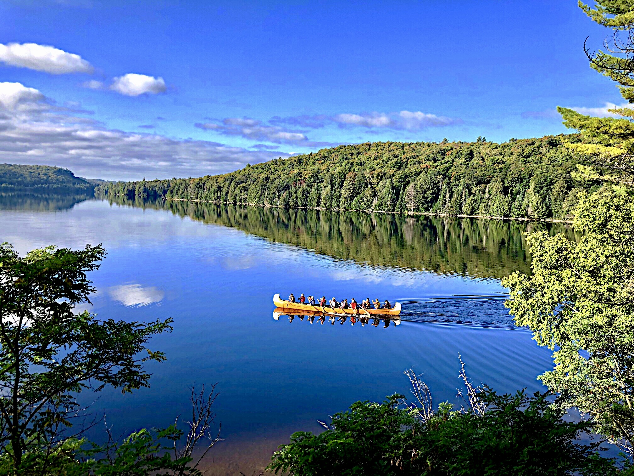 https://retreattomuskoka.com/wp-content/uploads/2022/05/lake-with-Voy-canoe.jpeg